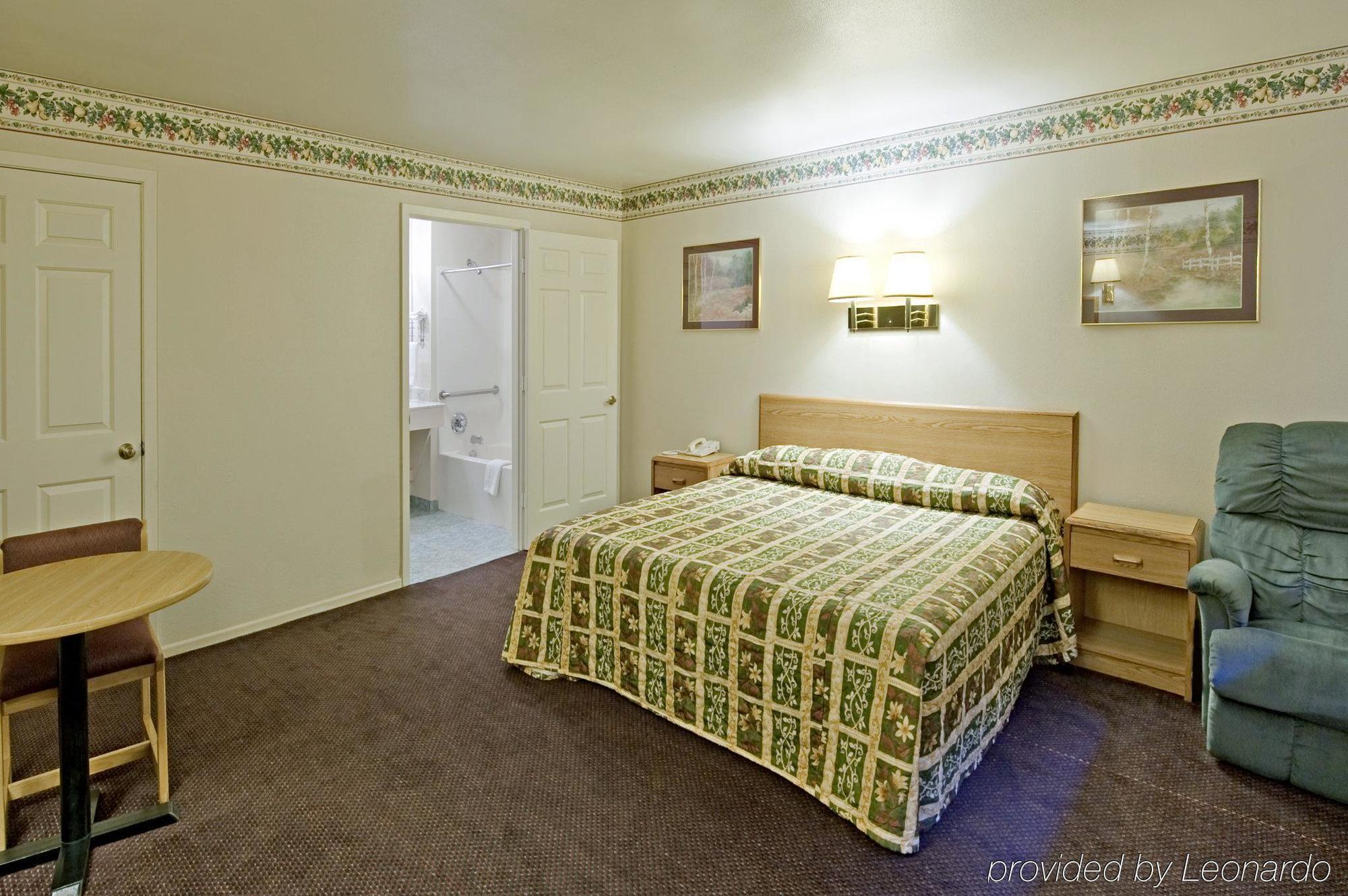 Americas Best Value Inn 麦金尼 客房 照片