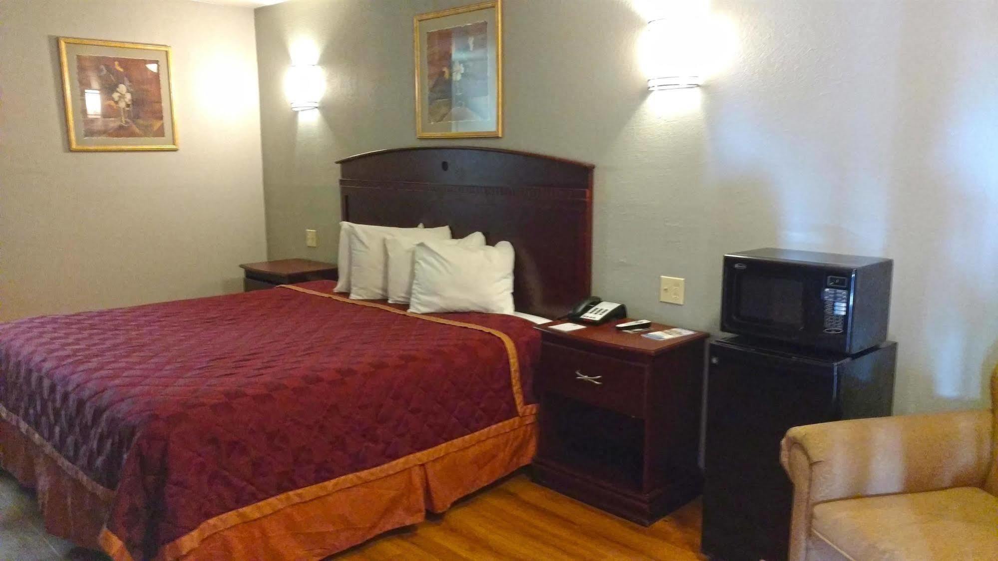 Americas Best Value Inn 麦金尼 外观 照片